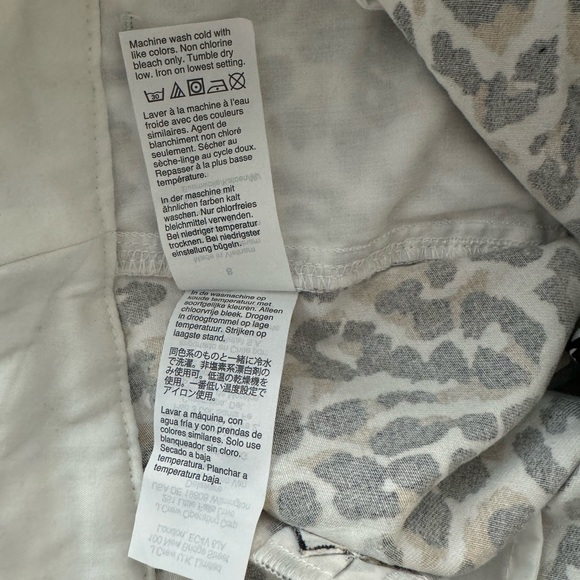 J. Crew Factory 3.5" classic chino short Leopard print size 8 (B) - Picture 6 of 7